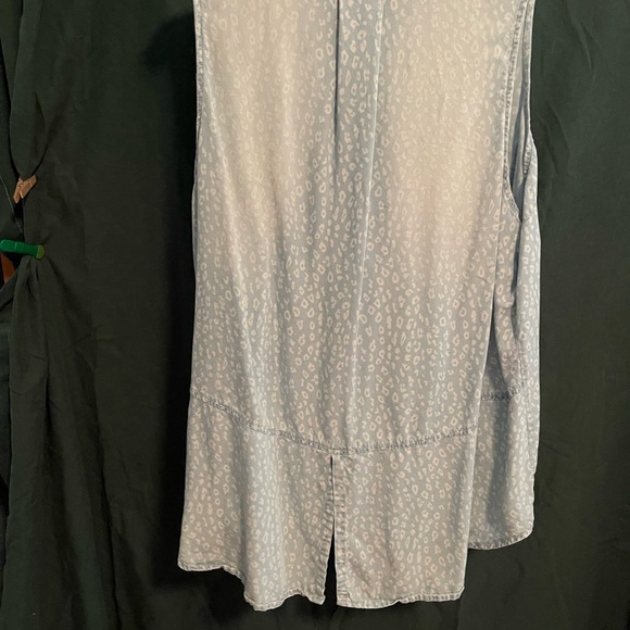 Sleeveless blouse - Picture 2 of 6